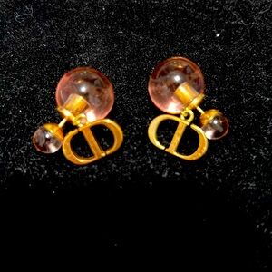 DIOR TRIBALES EARRINGS
GOLD-FINISH METAL AND LIGHT PINK TRANSPARENT RESIN PEARLS